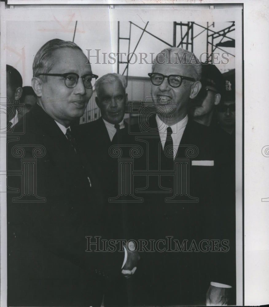 1965 Press Photo U.S. ambassador to United Nations Arthur Goldberg greet U Thant - Historic Images