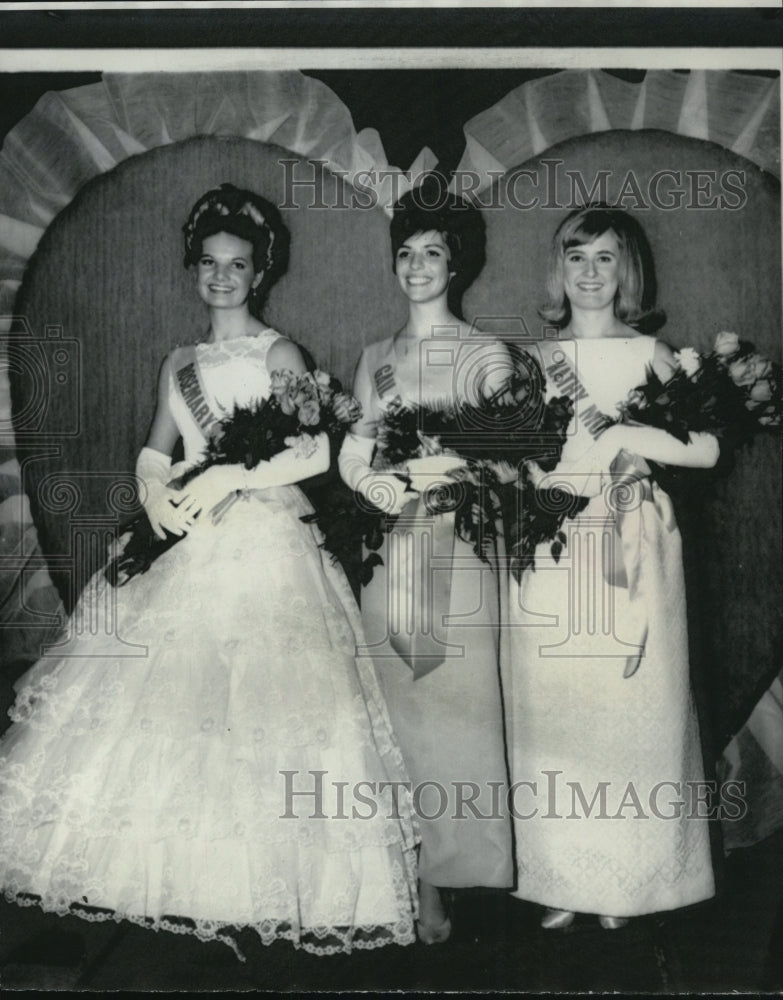 1968 Queen Gail Ross and princesses at the Apple Blossom Festival - Historic Images