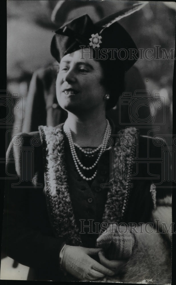 1940 Queen Elizabeth - Historic Images