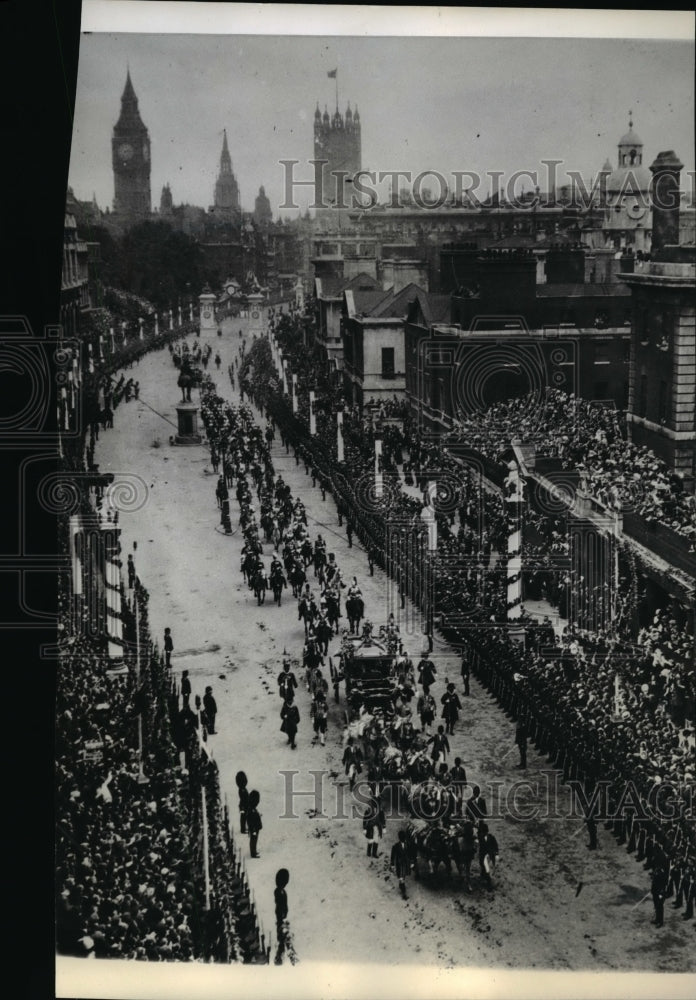 1937 Coronation procession on King George V in 1911 - Historic Images