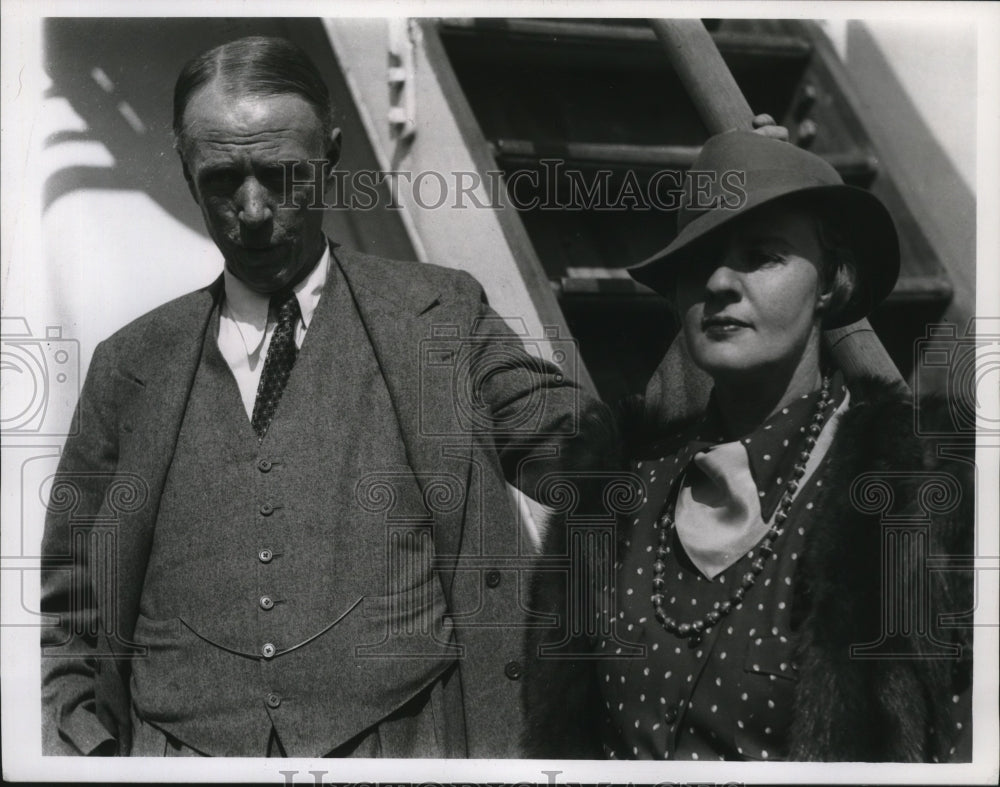 1963 Novelist Sinclair Lewis and wife Dorothy Thompson  - Historic Images