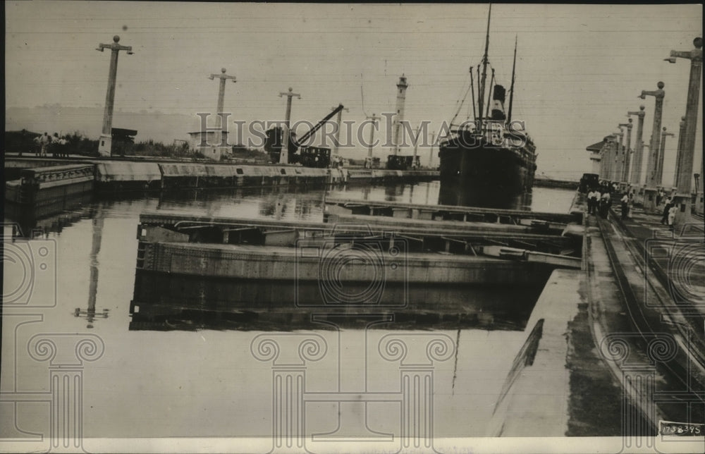 1914 Opening of guard gates to permit passing of S.S. Panama-Historic Images