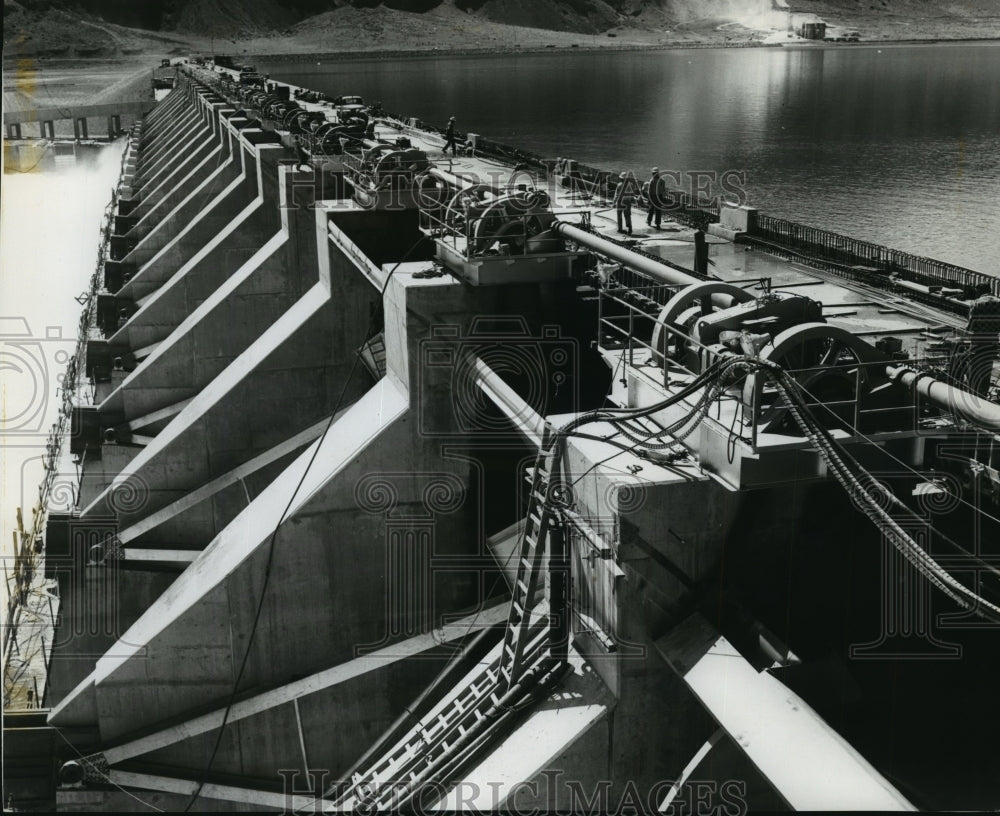 1960 View of the water navigation at Wanapum Dam  - Historic Images