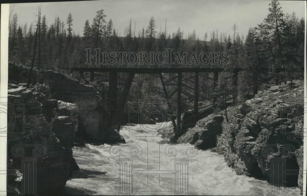 1937 Kettle River, Near North & Columbia River  - Historic Images