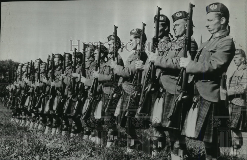 1940 Canadian troops stand at attention  - Historic Images