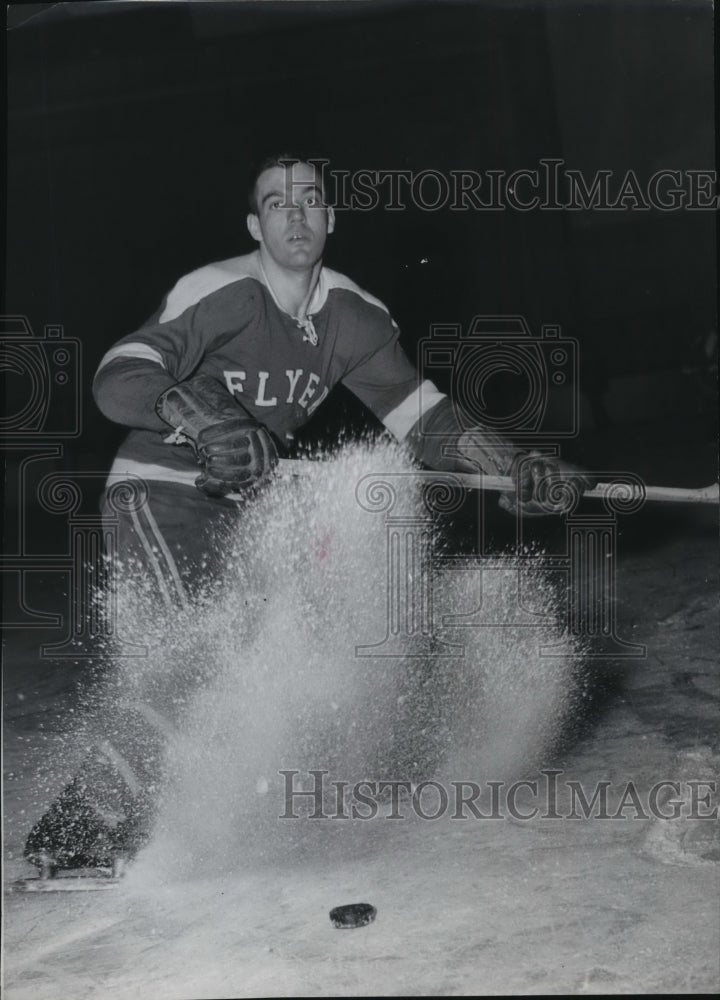 1958 Press Photo Larry Plante of the Flyers Shaving Ice - spx17109- Historic Images