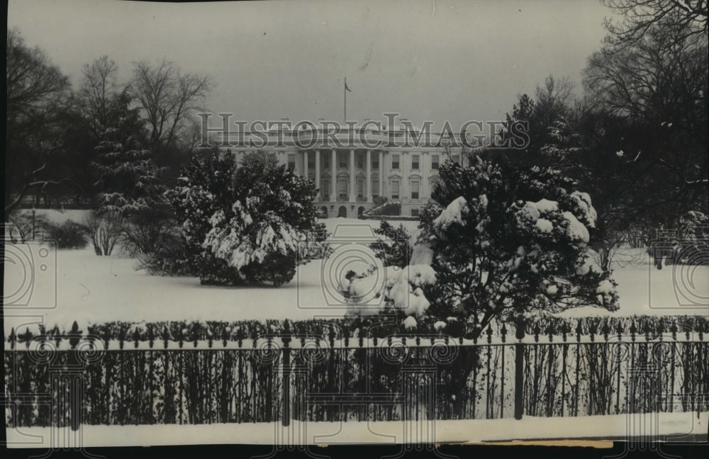 1929 Press Photo The White House, from the rear, grounds covered in snow, D.C. - Historic Images