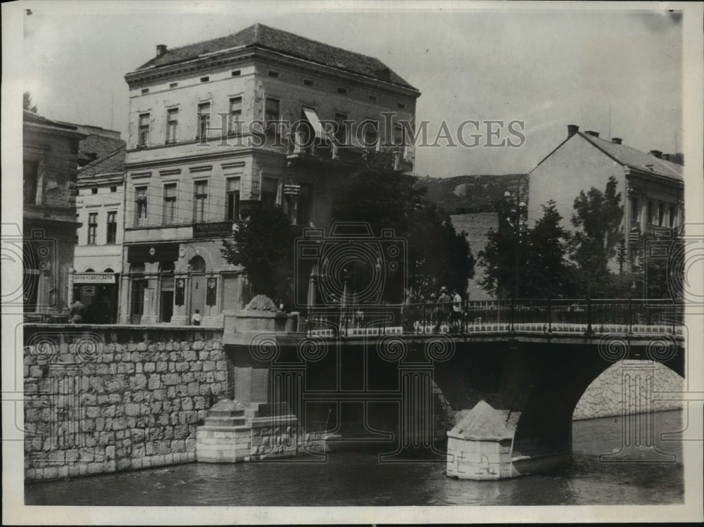 1929 Press Photo Stone and Steel Bridge, which spans Miljacka River in Sarajevo - Historic Images