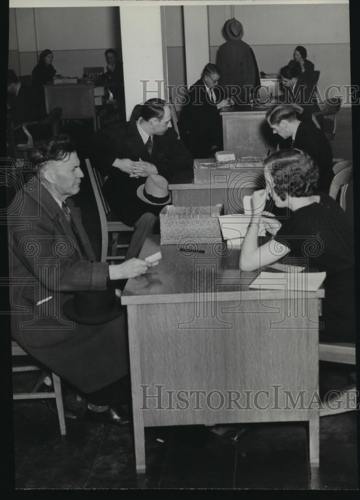1938 Press Photo Inside a Washington State Unemployment Compensation Office-Historic Images