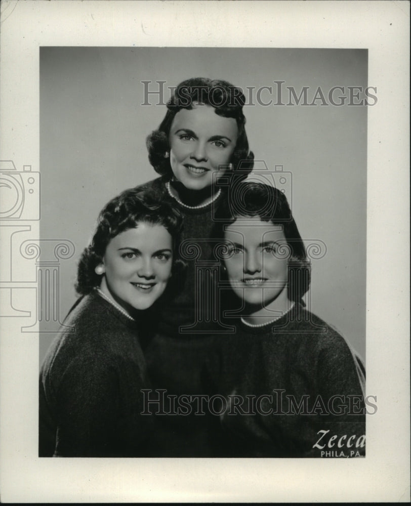 1960 Press Photo The White Sisters Posed Together - spx18549-Historic Images