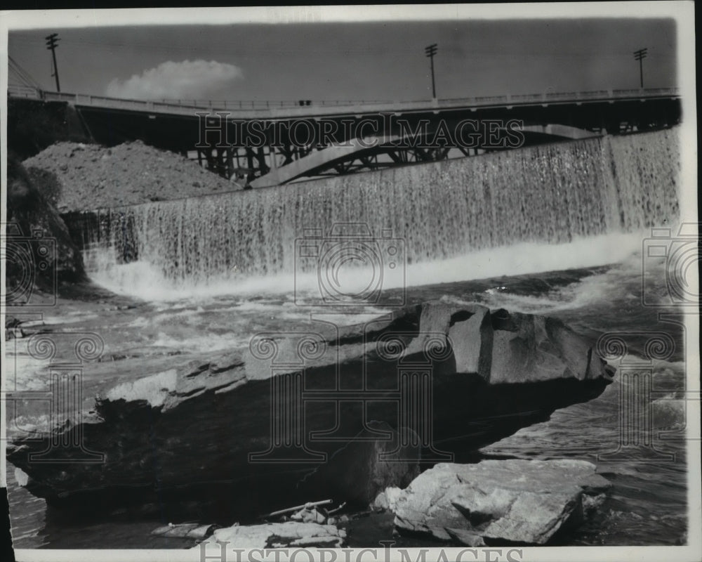 1937 Press Photo Water flows lightly over Spokane Falls - spx19111-Historic Images