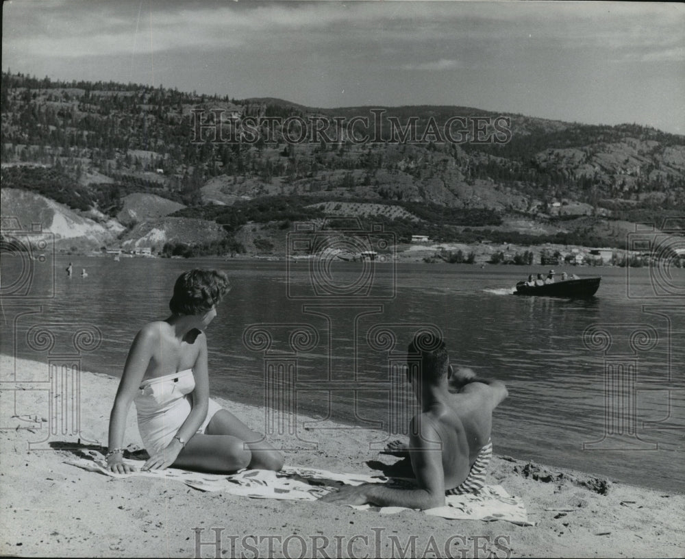 1958 Press Photo Beach at Skaha Lake near Penticton, British Columbia - Historic Images