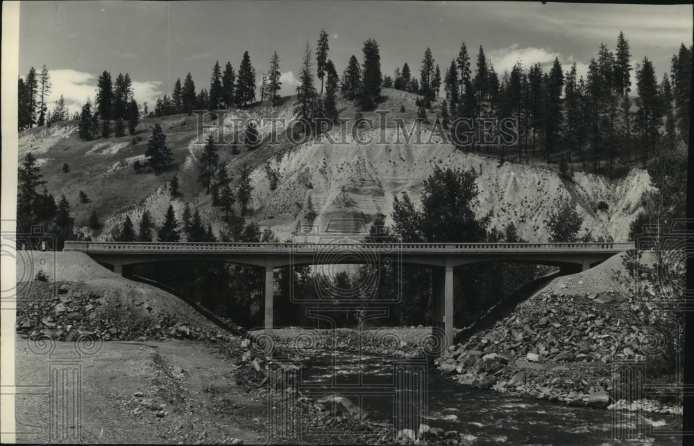 1940 Press Photo Concrete bridge crosses Colville river below Kettle Falls - Historic Images