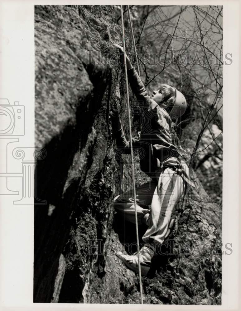 1989 Press Photo Rich Morissey climbs Fragile Balance in West Springfield- Historic Images