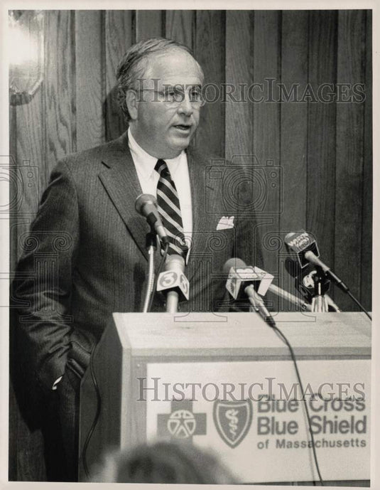 1986 Press Photo Blue Cross Blue Shield President John Larkin Thompson - Historic Images