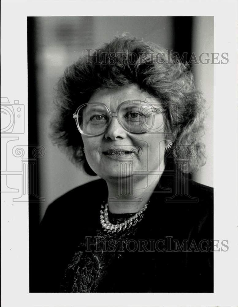 1992 Press Photo Christine Sweklo, Hadley School Committee Chairperson - Historic Images