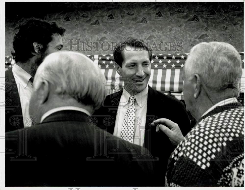 1990 Press Photo William M. Bennett and Supporters in Springfield, Massachusetts - Historic Images