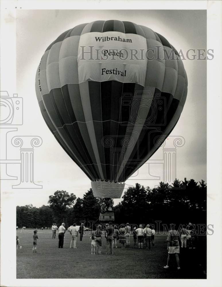 1985 Press Photo Hot Air Balloon at Wilbraham Peach Festival - sra09285 - Historic Images