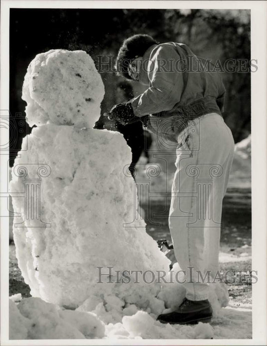 1990 Press Photo David Rosinski sculpts Ice Sculpture, Chicopee Winter Carnival- Historic Images