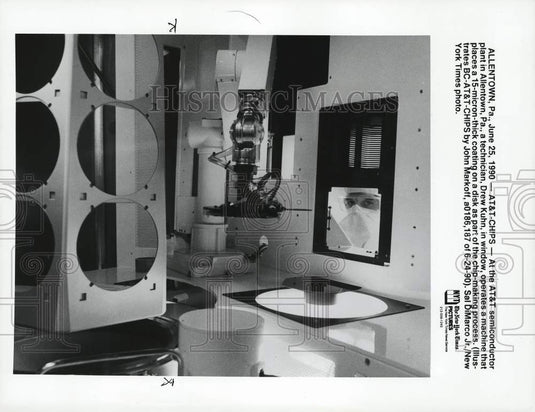 1990 Press Photo Drew Kuhn operates a machine at AT&T plant in Allentown- Historic Images