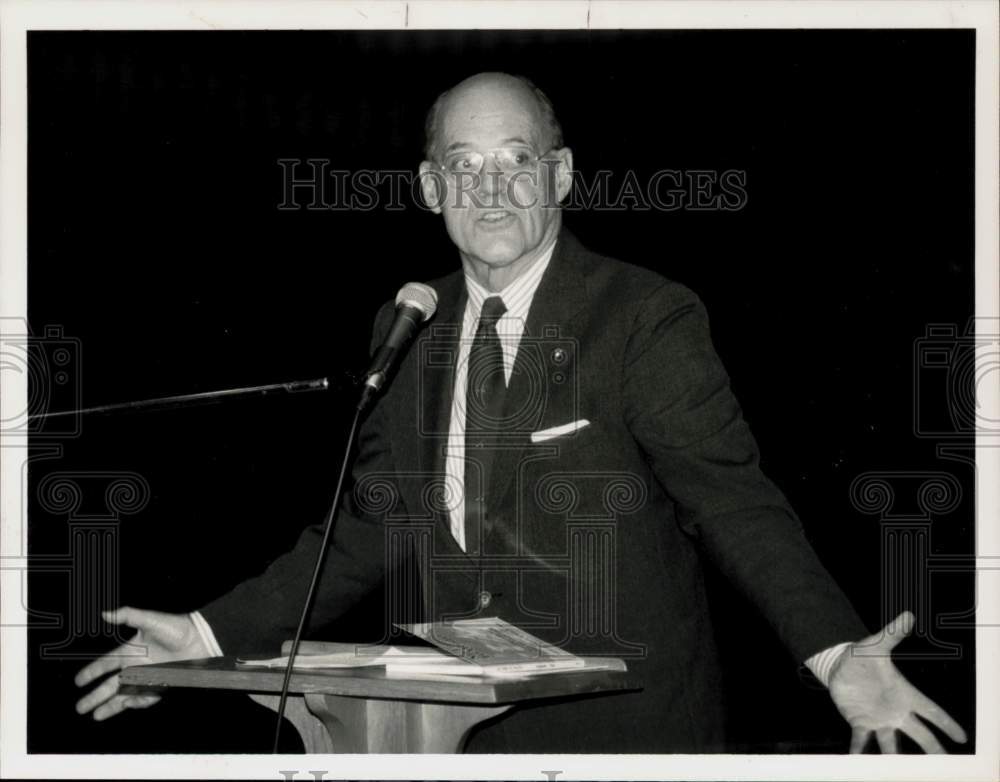 1989 Press Photo Harold Raynolds Jr. speaking at Holyoke Community College, MA- Historic Images