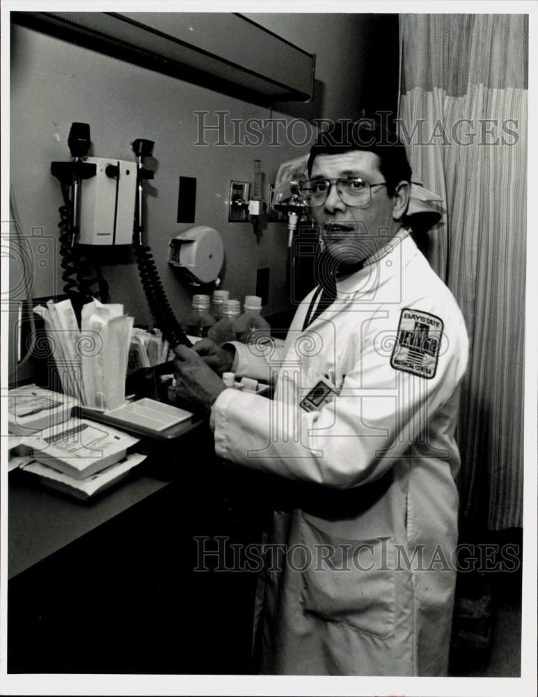 1992 Press Photo Dr. John Santoro, Baystate Medical Emergency Room Chief.- Historic Images