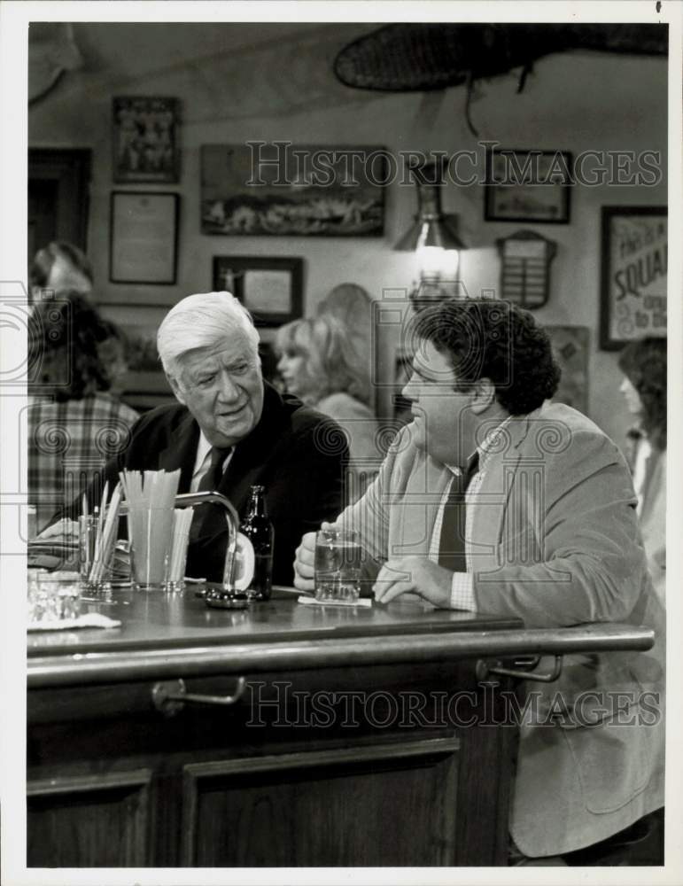 1983 Press Photo Congressman Tip O'Neill, Actor George Wendt on TV Show "Cheers"- Historic Images