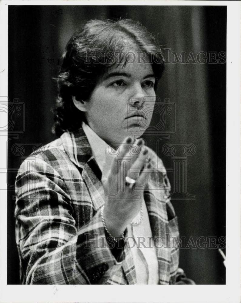 1981 Press Photo Mary Hurley gestures at Public Forum in Springfield - sra32299- Historic Images