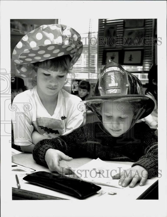 1990 Press Photo William St. Marie & Kimberly Richardson at Hillside Elementary.- Historic Images