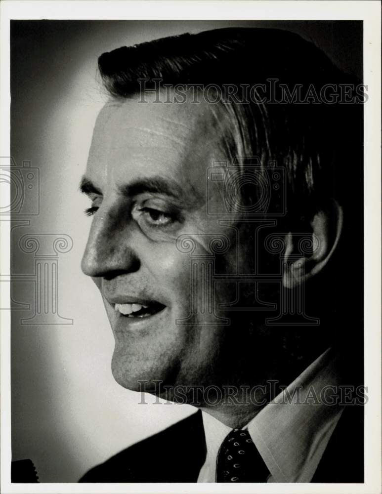 Press Photo Walter Mondale visits West Springfield, Massachusetts - sra32544- Historic Images