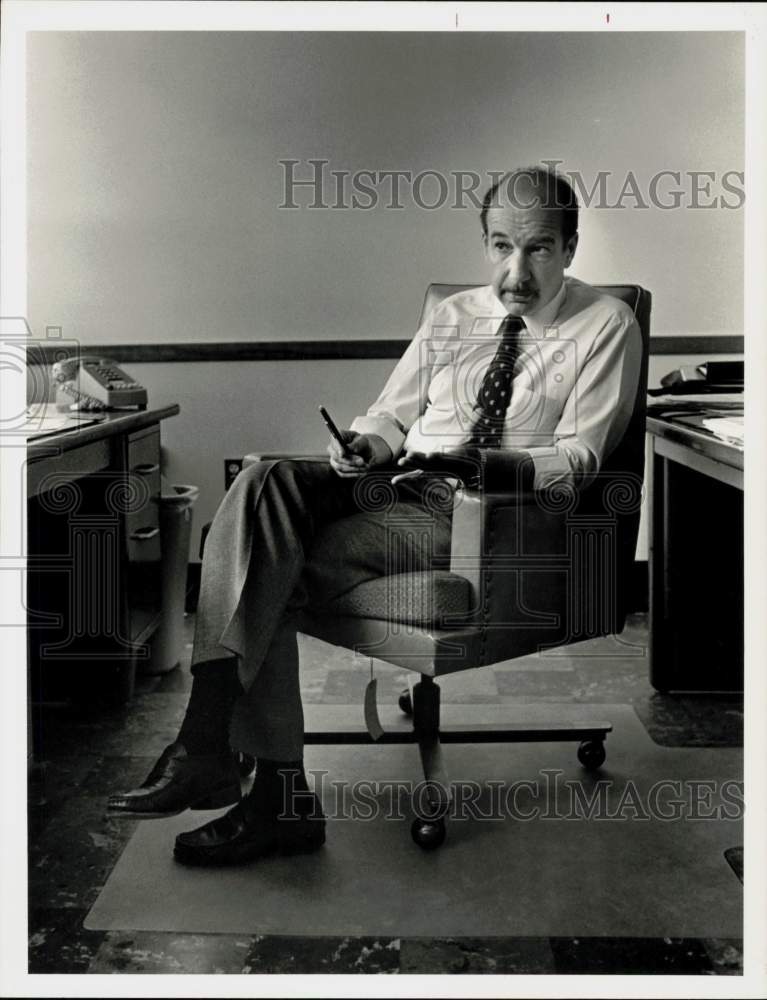 1985 Press Photo Leo Petit at Municipal Hospital, Massachusetts - sra33982- Historic Images