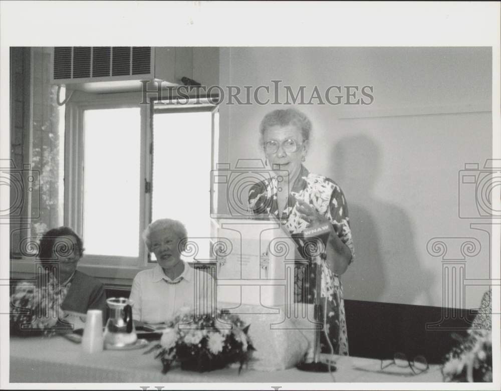 1990 Press Photo Merlyn Girard of North Adams, Massachusetts, receives award.- Historic Images