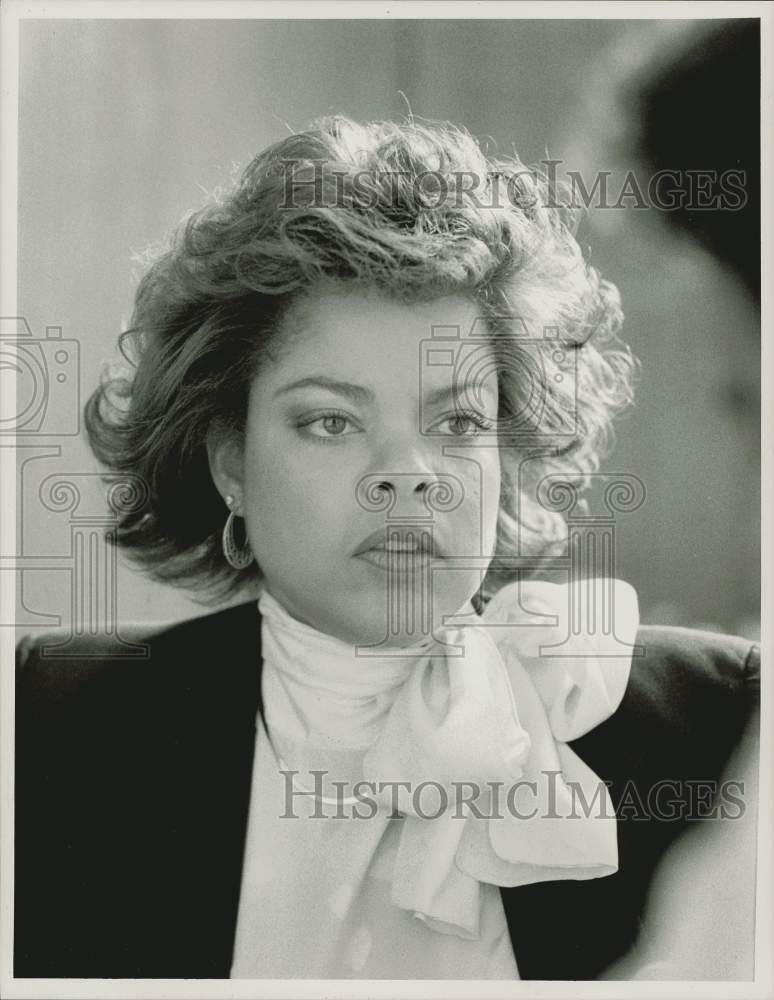 1989 Press Photo Holyoke Health Center Director Angela McLenore with Press, MA- Historic Images