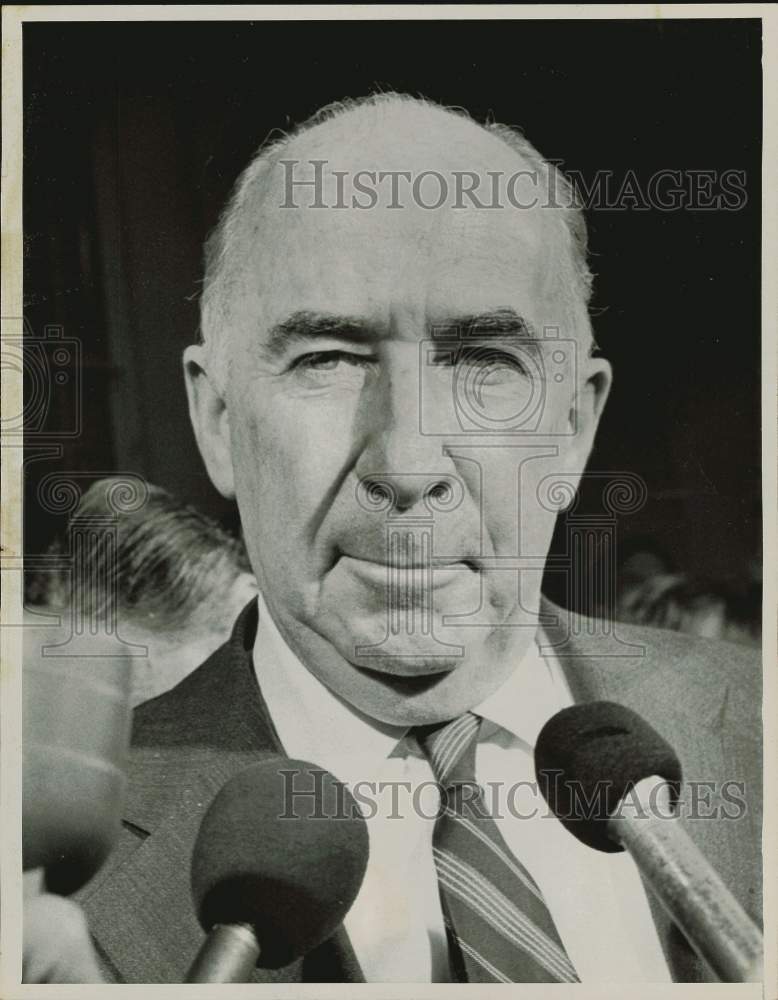 1973 Press Photo Former Attorney General John N. Mitchell in Pensacola.- Historic Images