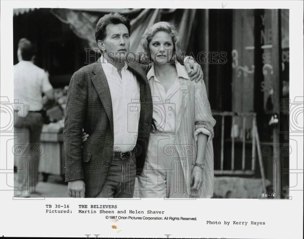 1987 Press Photo Martin Sheen & Helen Shaver in "The Believers" Movie - Historic Images