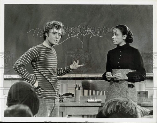 1971 Press Photo Dennis Redfield, Denise Nicholas in "Room 222" TV Series- Historic Images