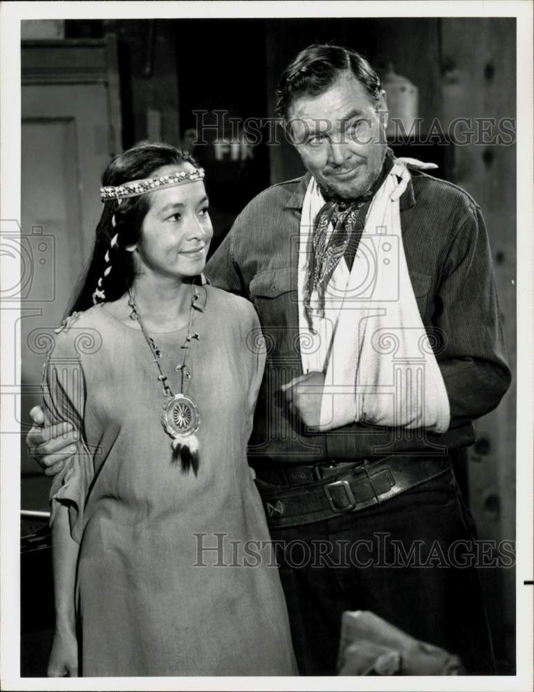 1972 Press Photo Ben Johnson and Ellen Davalos on &quot;Bonanza,&quot; on NBC Television. - Historic Images