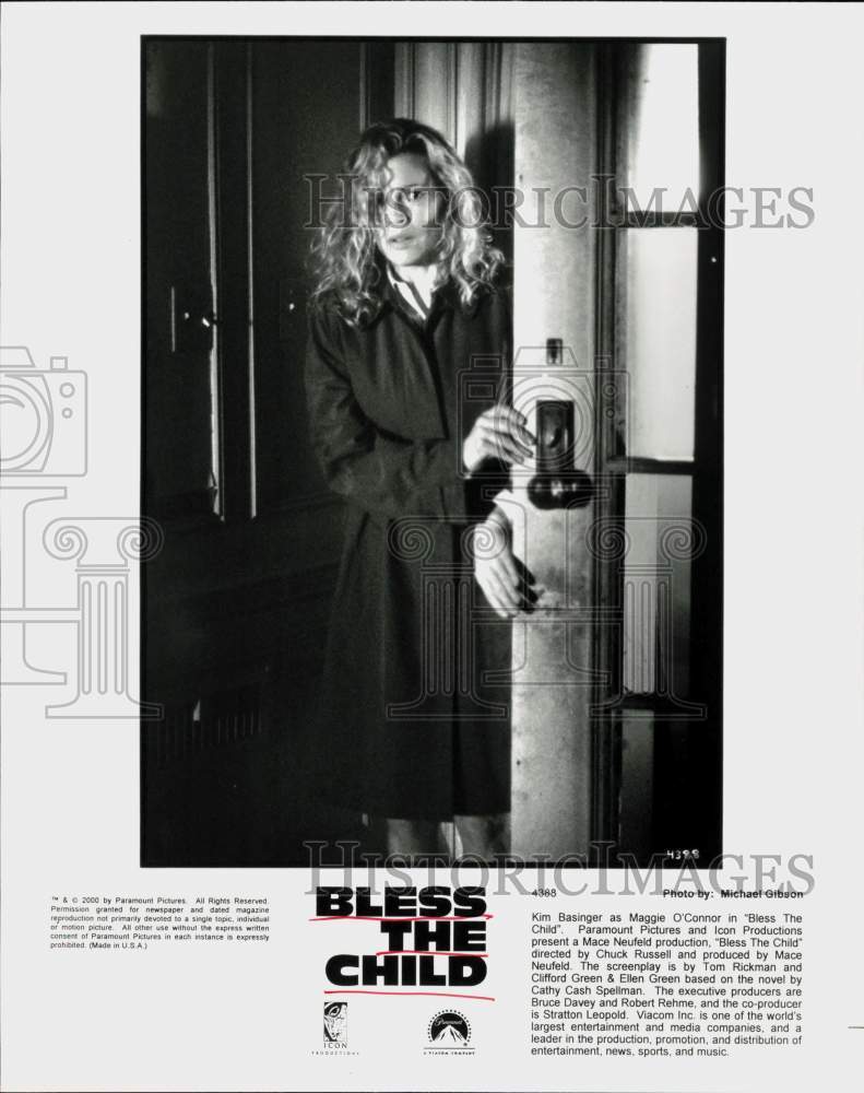 2000 Press Photo Actress Kim Basinger in &quot;Bless the Child&quot; - srp28537- Historic Images