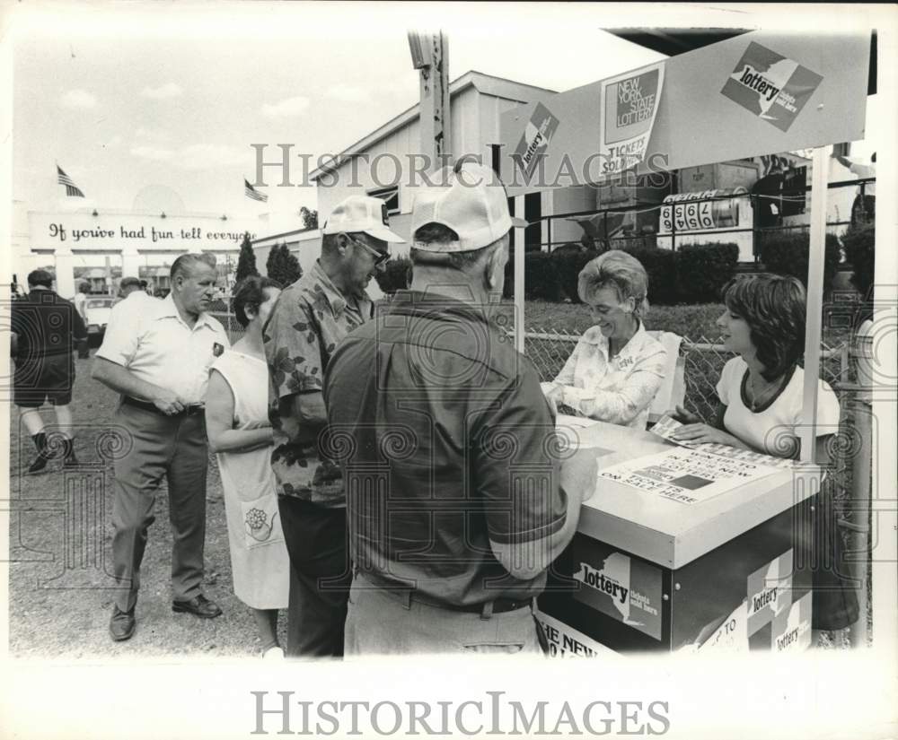 1975 Press Photo Lottery Ticket Booth at New York State Fair in Syracuse - Historic Images