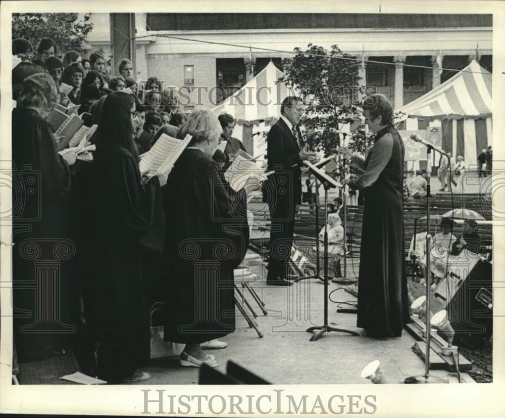 1974 Press Photo Jamesville-DeWitt High School Chorus at New York State Fair-Historic Images