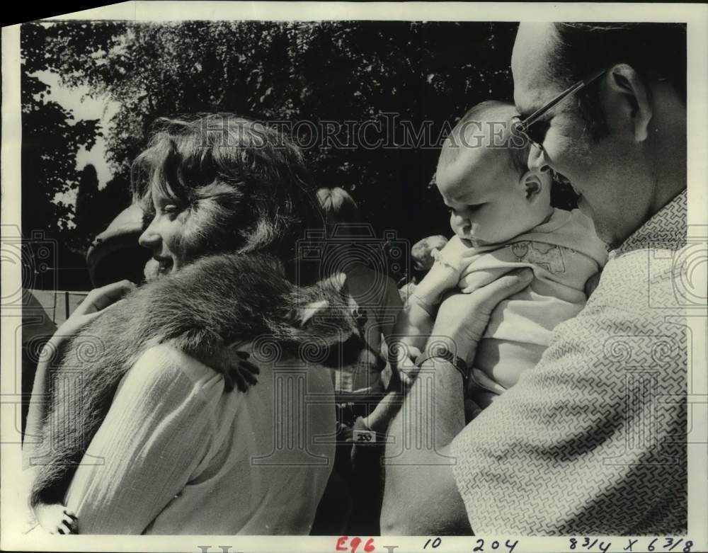 1977 Patti Hoffman with Raccoon at Burnet Park Zoo Demonstration - Historic Images