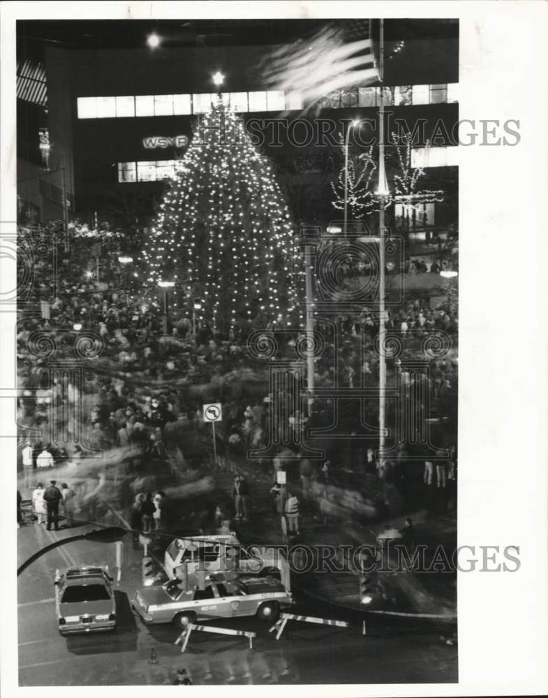 1988 Press Photo Aerial View of Christmas Tree Lighting at Clinton Square - Historic Images
