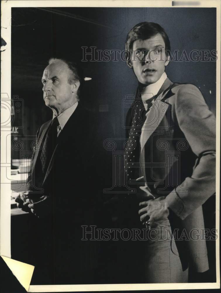 1976 Press Photo Television Actor Marc Singer with Co-Star - Historic Images