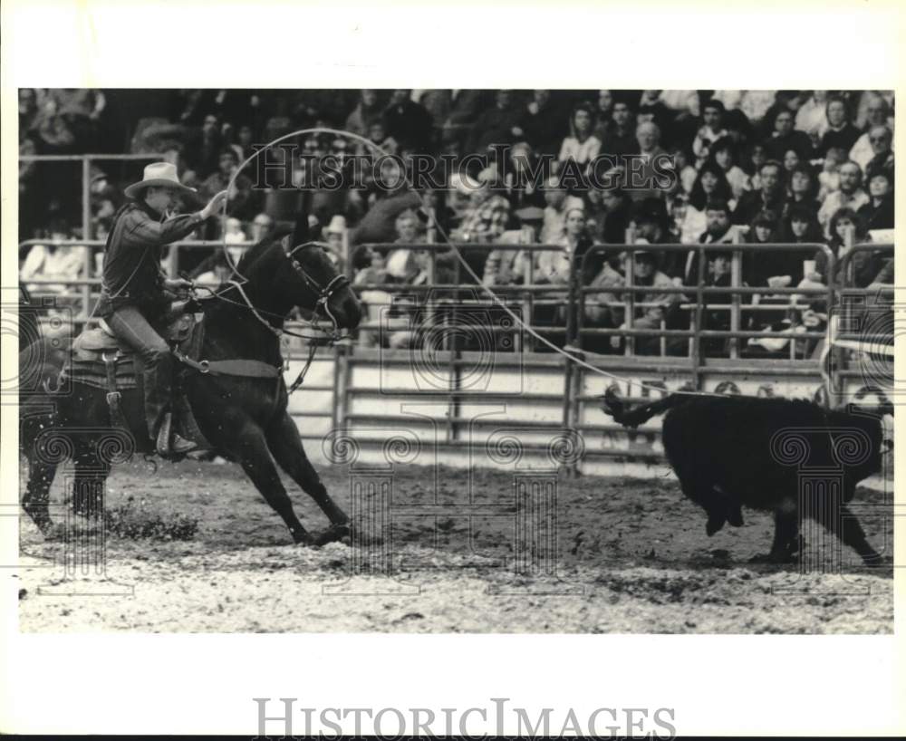 1990 Press Photo Ned Kilgus, Calf Roper at War Memorial Winterfest Rodeo - Historic Images