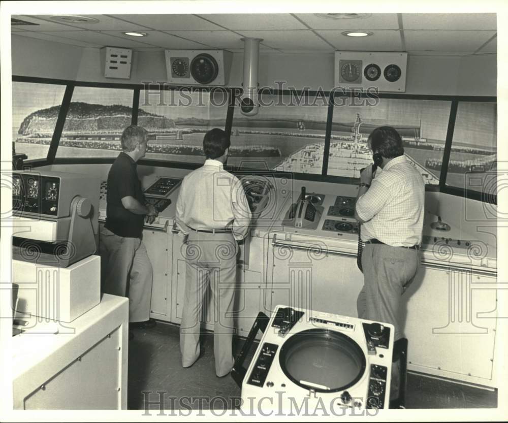 Press Photo St. Lawrence Seaway Pilots in Boat Navigation Room - Historic Images