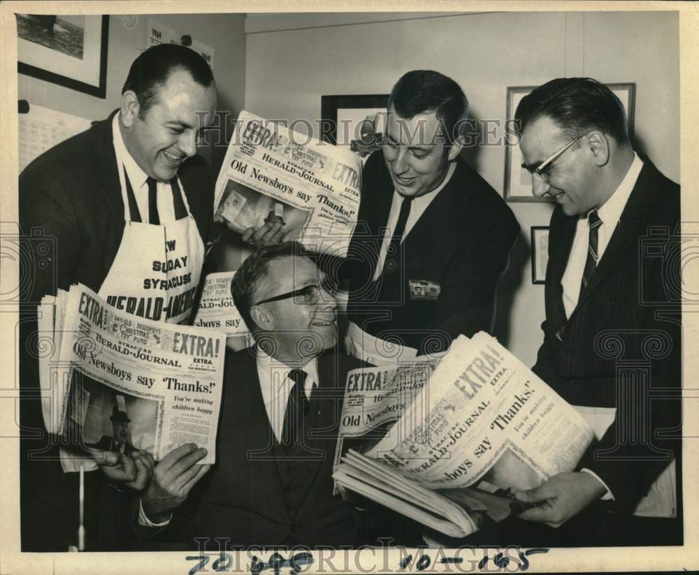 1969 Press Photo Officials Hold Syracuse Herald Journal News Papers in Office - Historic Images