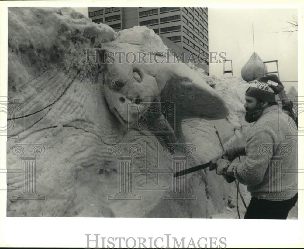 1988 Press Photo Angelo Lavin, Ice Sculptor at Winterfest Ice Castle - Historic Images