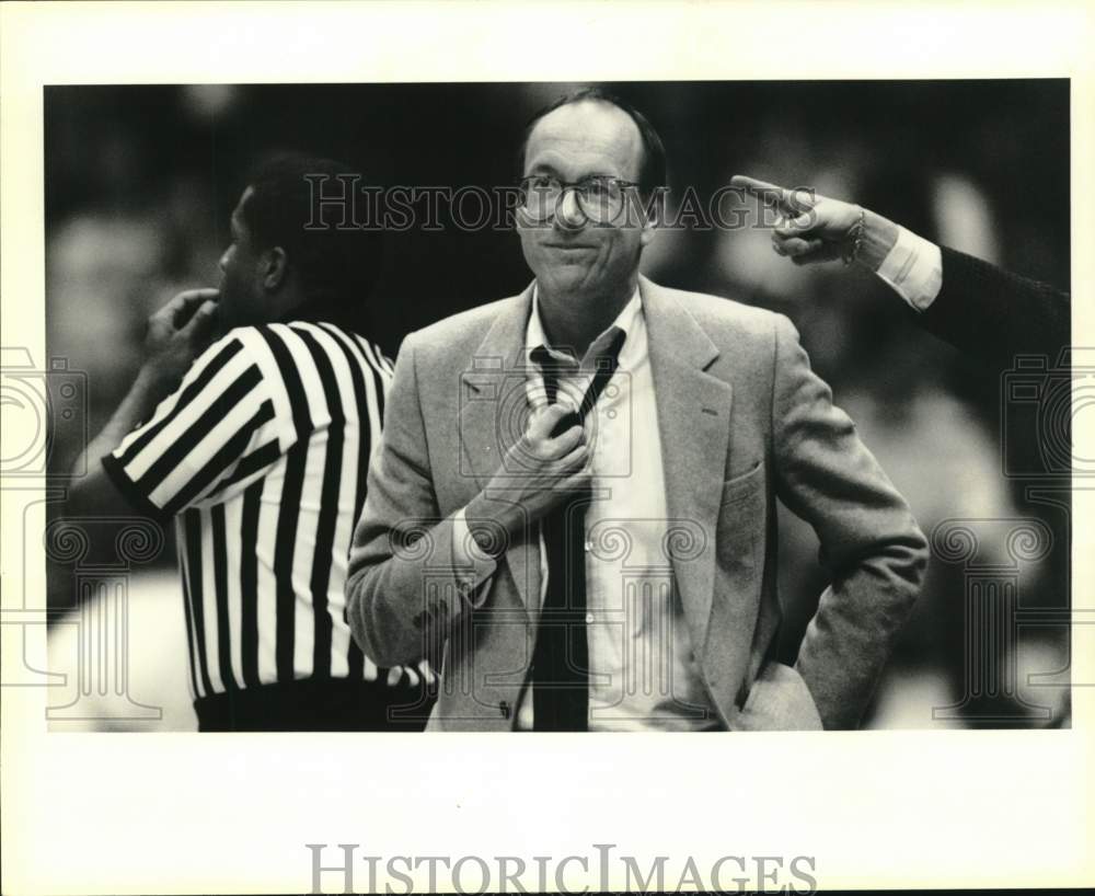 1991 Press Photo Basketball Coach Jim Boeheim at Syracuse University Game - Historic Images