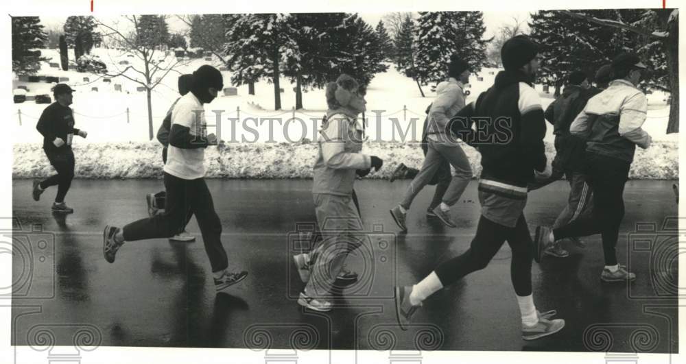 1988 Press Photo Runners at American Heart Association Race on Comstock Avenue- Historic Images
