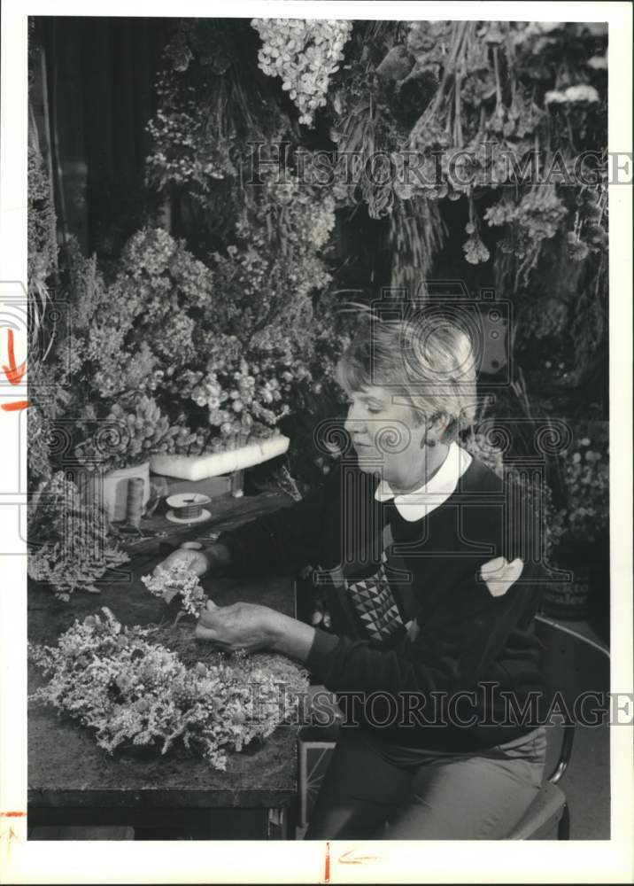 1990 Dorothy Storms Making Victorian Wreaths at Work Bench - Historic Images